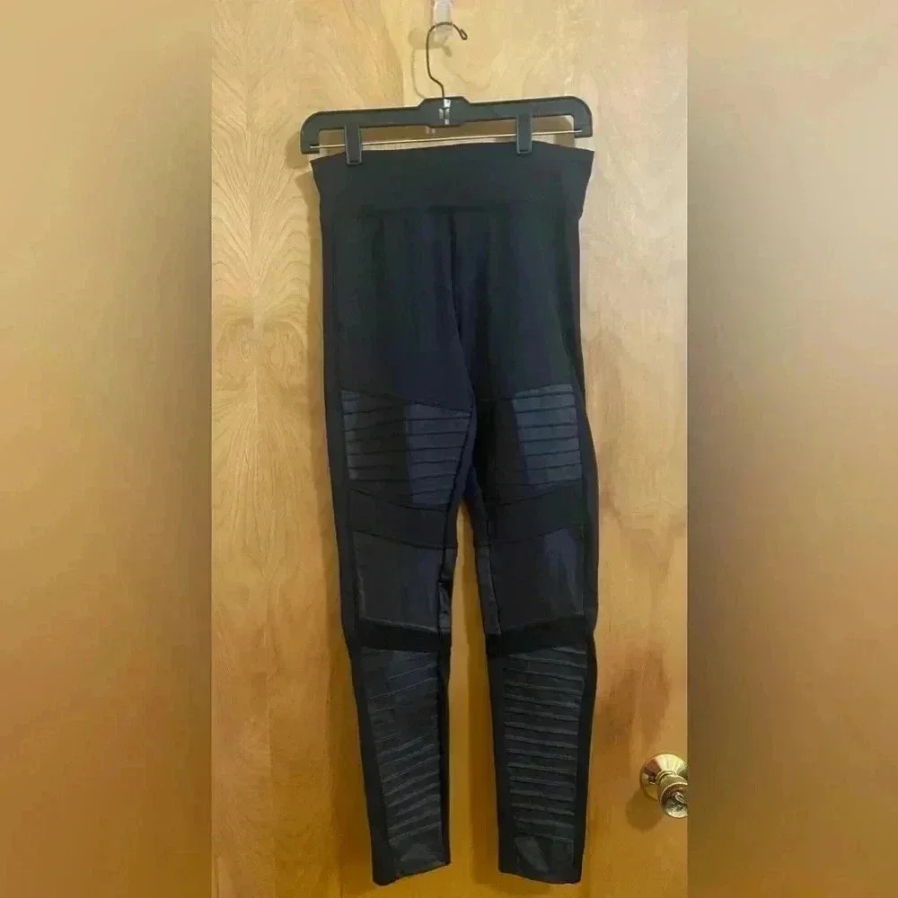A New Day Leggings High Rise Black Metallic Size Medium NWT